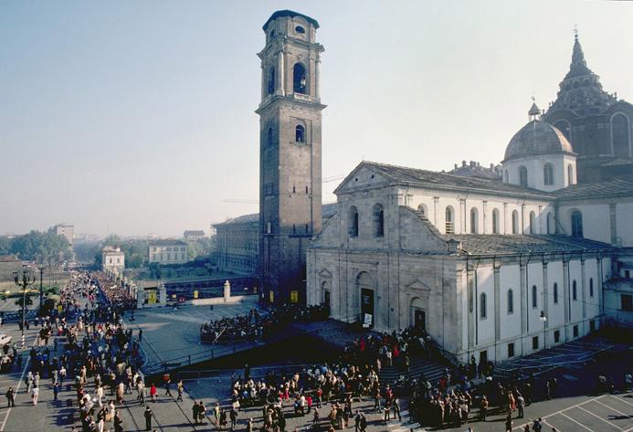 Cathedral of John the Baptist in Turin during the 1978 public exposition